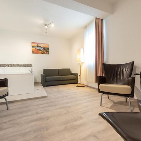 Hotel In Laisen Reutlingen Oda fotoğraf