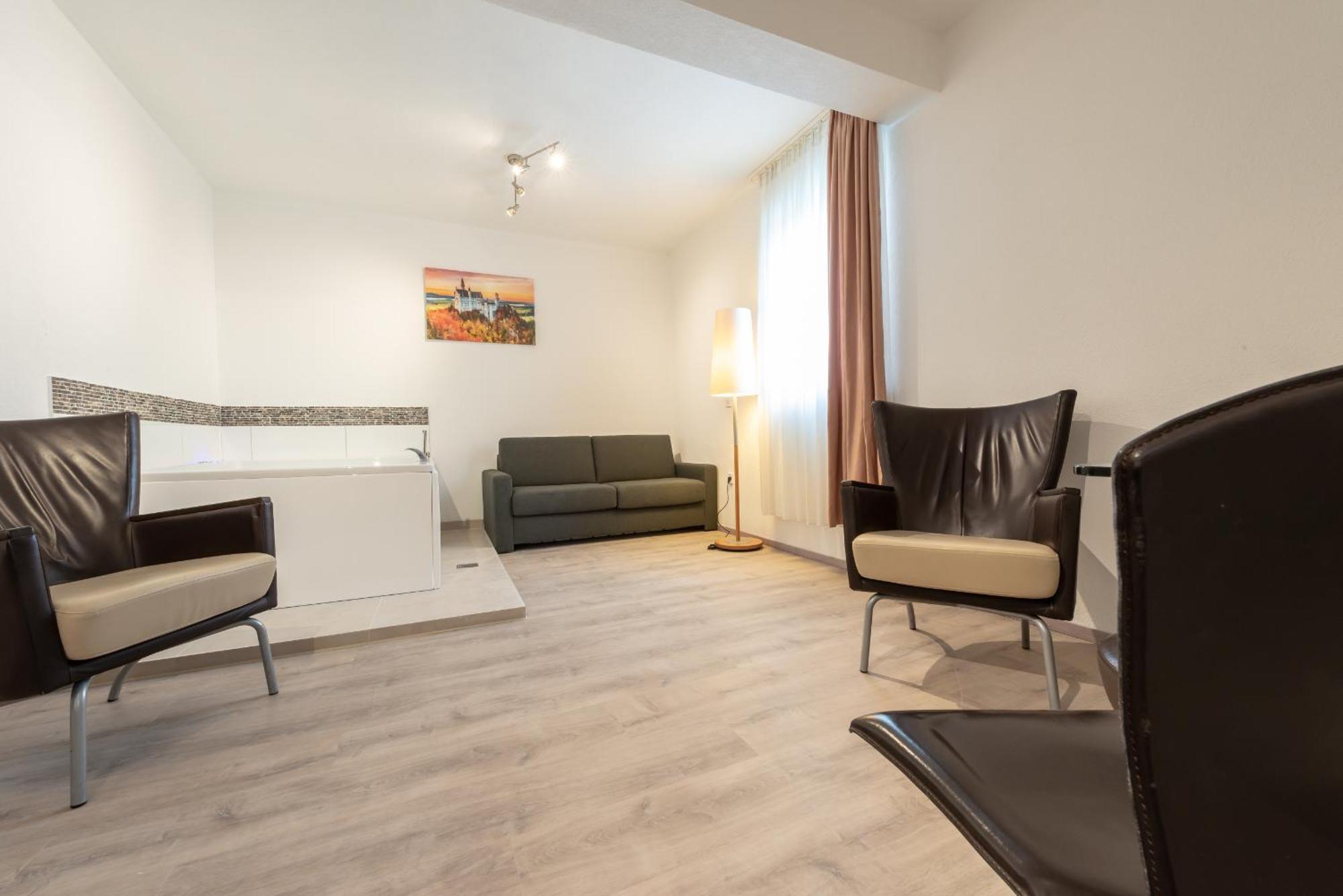 Hotel In Laisen Reutlingen Oda fotoğraf