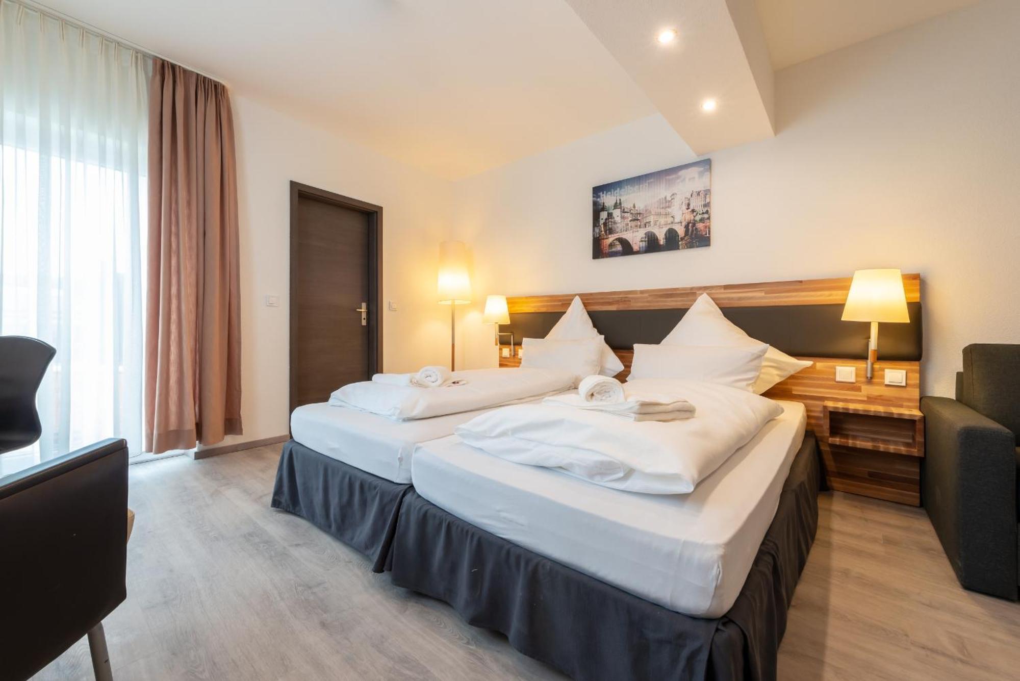 Hotel In Laisen Reutlingen Oda fotoğraf
